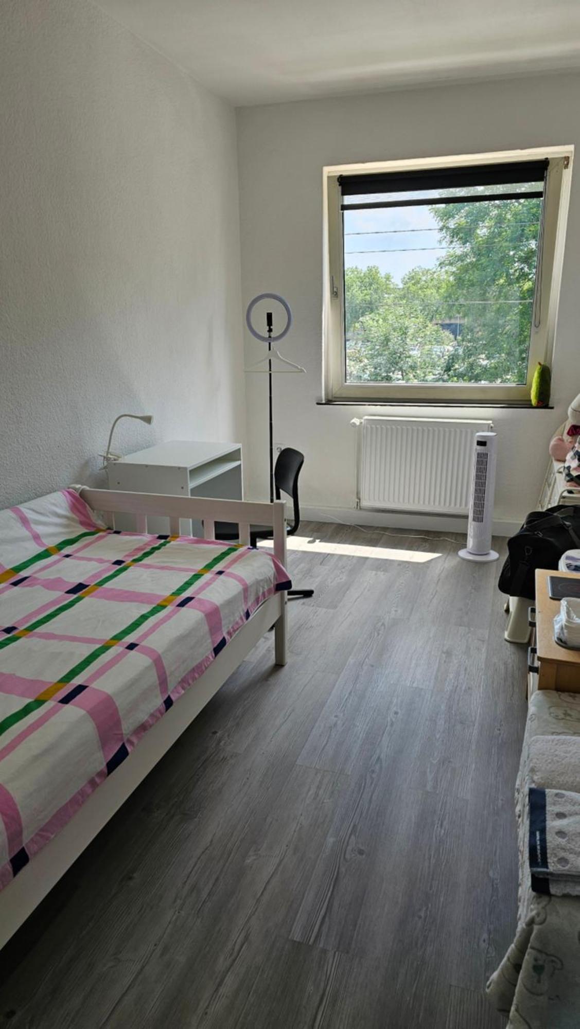 Zimmer In Bilk-Zentrum Duesseldorf Exterior foto